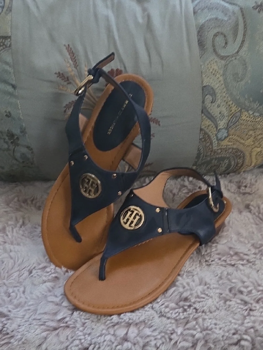 Tommy Hilfiger Navy Leather T‑Strap Sandals with Gold Logo - Picture 2 of 4